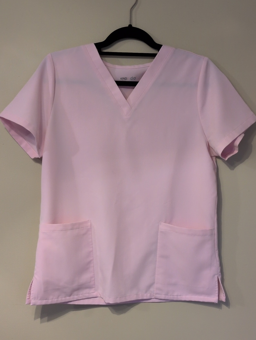 Mandal Women's Light Pink V-Neck Women’s Scrub Top Size Medium
